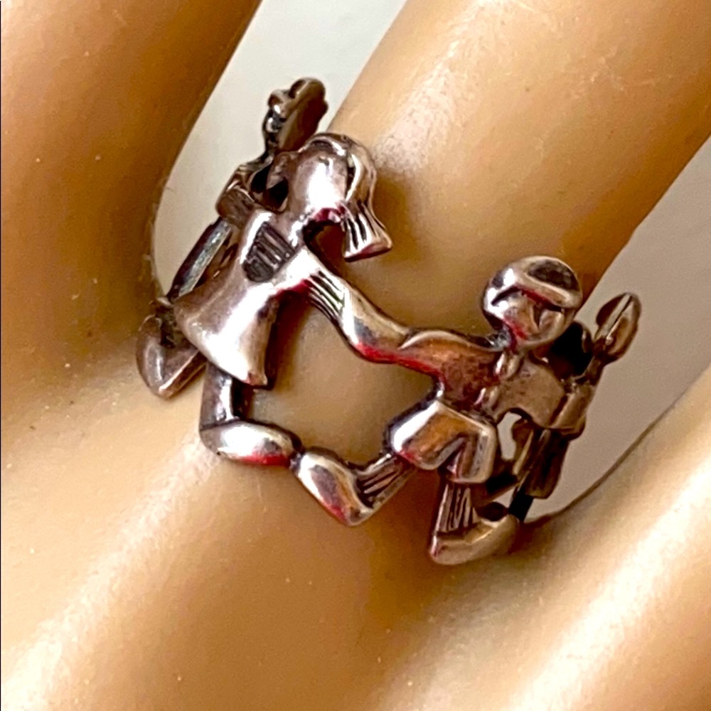 Vintage sterling silver dancing children ring 7.5